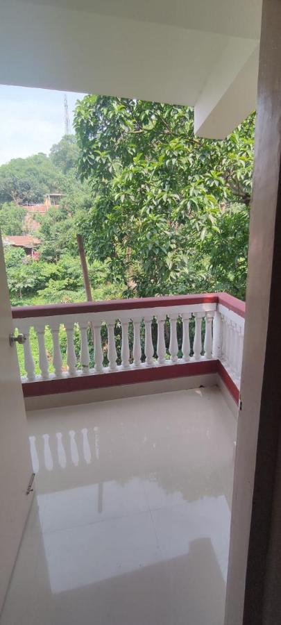 Hilltop Lodge غاواهاتي المظهر الخارجي الصورة
