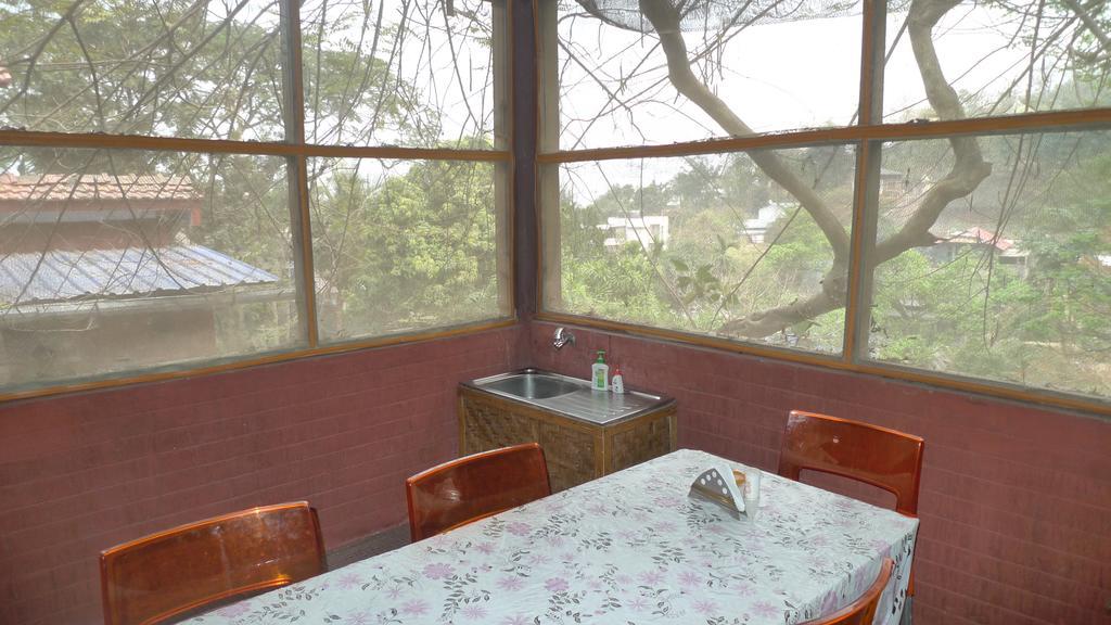 Hilltop Lodge غاواهاتي المظهر الخارجي الصورة