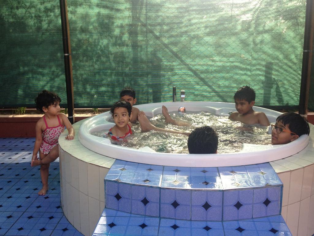 Hilltop Lodge غاواهاتي الغرفة الصورة