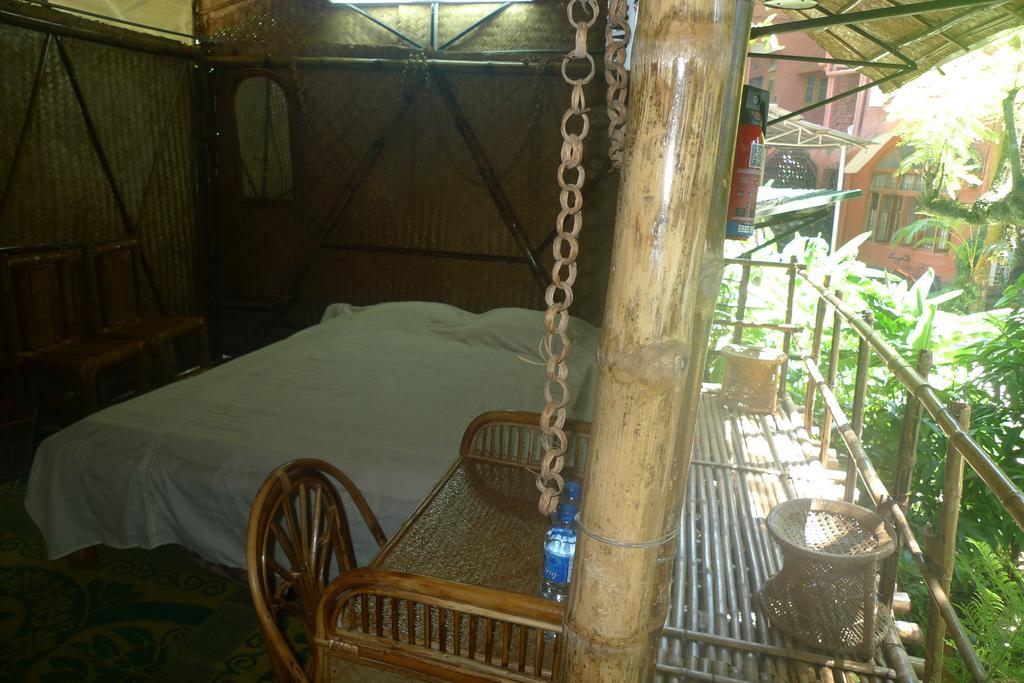 Hilltop Lodge غاواهاتي المظهر الخارجي الصورة